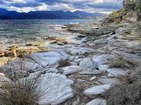 Rocks and shoreline, Corsica — Stock Photo, Image