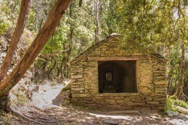 nonza üzerinde cap corse yakınındaki ormanda küçük Şapel