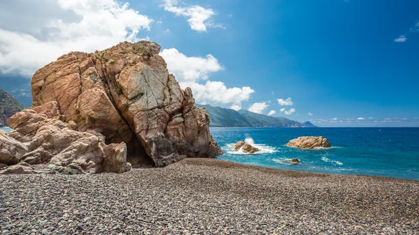 Rocks and pebble beach at Bussaglia on west coast of Corsica — Stock Photo, Image