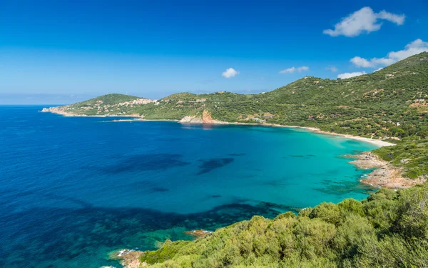 Spiaggia e costa di Cargese in Corsica Foto Stock
