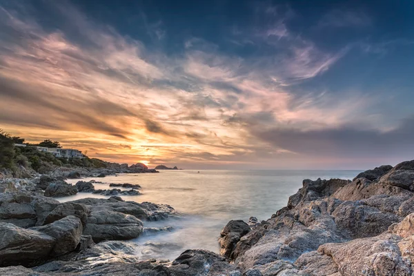 Sonnenuntergang über dem Roten Meer auf Korsika — Stockfoto