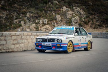 Occhiatana, Corsica, Fransa - 7 Ekim 2021: Dominique Marcelli ve Benjamin Aubeuf BMW M3 ile 2021 Corse Tour de Corse Historique 'de yarışıyorlar.