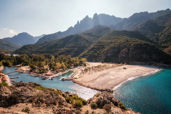 Playa Mediterráneo Turquesa Conducen Puerto Oporto Costa Oeste Córcega Con —  Fotos de Stock