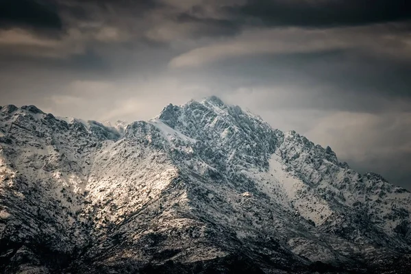 科西嘉岛巴莱涅地区的格罗索山雪峰 — 图库照片