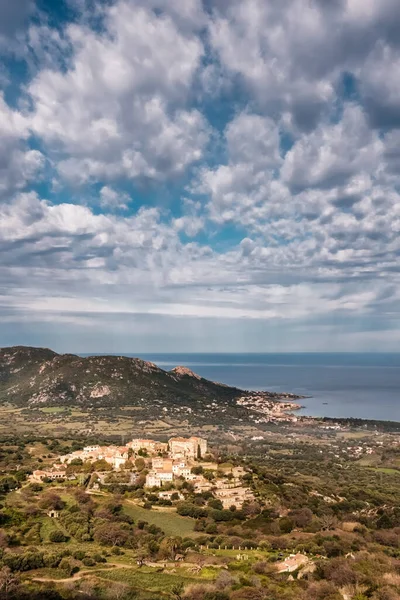 Hilltop Dorp Pigna Balagne Regio Van Corsica Met Middellandse Zee — Stockfoto