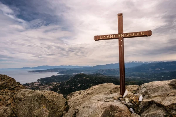 Σταυρός Στην Κορυφή Της Cima Sant Anghjulu Κοντά Στην Corbara — Φωτογραφία Αρχείου