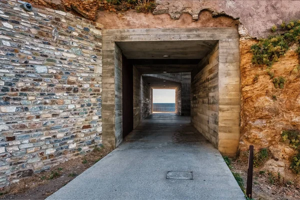 Tunnel Entrée Travers Mur Ville Aldilonda Une Passerelle Long Côte — Photo