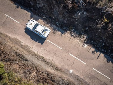 Novella, Corsica, Fransa - 7 Ekim 2022: Serge Berthouly ve Jean-Michel Fouilland, Audi Quattro 'da 2022 Corse Tour de Historique' de yarışıyorlar..