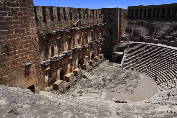 Aprire il teatro vecchio cerchio Aspendos in Antalya, sfondo archeologia. Costruito dall'architetto greco Eenon durante il tempo di Mark Aurelius foto — Foto Stock