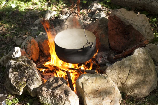 Garnek na ogień — Zdjęcie stockowe