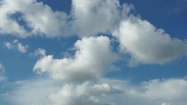 Огромные Облака Небе Которые Плавают Временном Режиме Образуя Невероятные Формы — стоковое видео