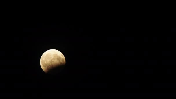7680X4320月食 月球进入地球阴影时发生月食 半脑半月食 月球表面反射的光 — 图库视频影像