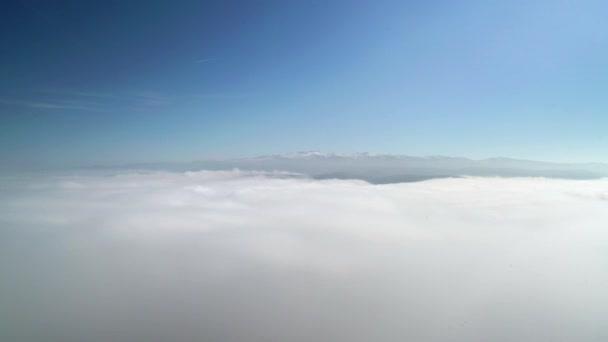 Cinematic 7680X4320 Snowy Heuvel Hellingen Boven Wolken Wolk Van Bergtop — Stockvideo