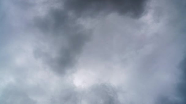 Небо Покрито Сірими Пригніченими Похмурими Штормовими Хмарами — стокове відео