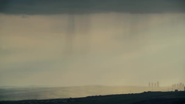 7680X4320 Regen Voor Een Zonnige Achtergrond Stormwolken Naderen Extreem Zwaar — Stockvideo