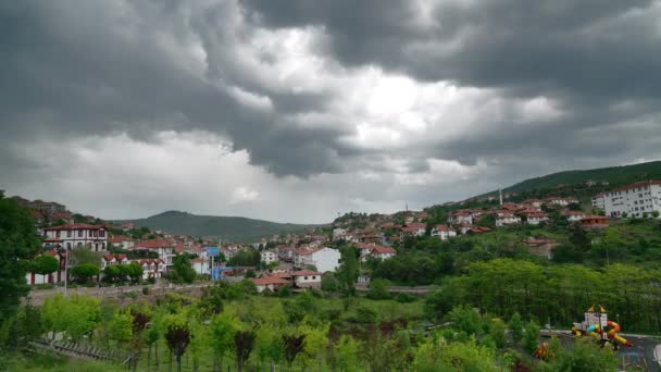 7680X4320 Μικρή Πόλη Στο Δάσος Της Βοσνίας Και Ερζεγοβίνης Χαριτωμένα — Αρχείο Βίντεο