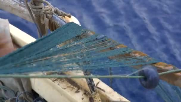 Pescador Que Puxa Rede Pesca Mar Pelo Método Tradicional Rede — Vídeo de Stock