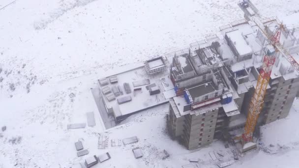 Snow Upadek Roboty Budowlane Budować Dom Dramatycznych Warunkach Pogodowych Zimie — Wideo stockowe