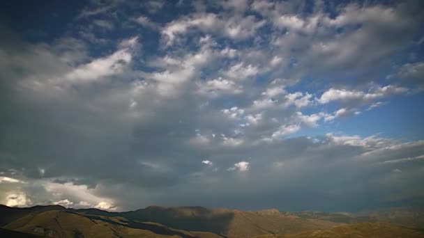 7680X4320 4320 Fırtına Bulutları Dağıldıktan Sonra Gökyüzü Kasvetli Gri Bulutlarla — Stok video