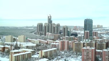 8K 4320p 7680x4320 Ankara 'nın başkenti. Yüksek binalar ve apartmanlar. Cankaya ilçesi. Metropolis kentsel gökdeleni. Kış soğuk güneşli hava centro.8 K.