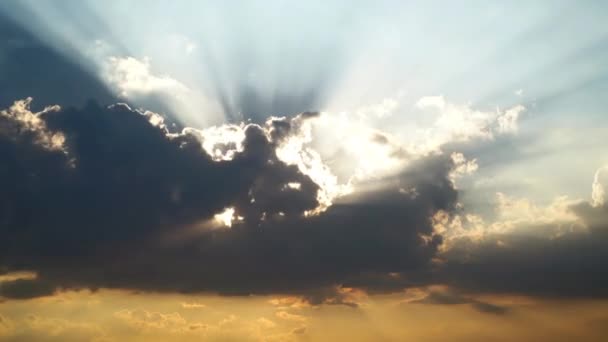 7680X4320 Nuages Mystiques Coucher Soleil Mouvements Nuages Spectaculaires Rayons Soleil — Video