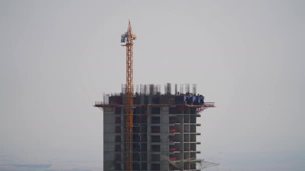 7680X4320 4320P Cranes Construction Workers Working Major Builders Building Site — 비디오