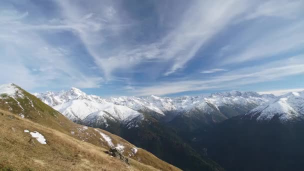 7680X4320 Alpen Gebirgssystem Europa Alpine Wiese Und Hohe Schneebedeckte Gebirgsgürtel — Stockvideo