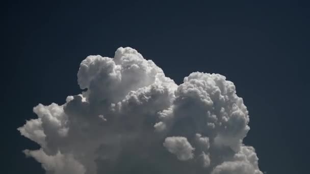 7680X4320 Schaumstoffbombe Explodierender Wolken Intensive Feuchte Luft Cumulonimbus Wachstum Explodiert — Stockvideo