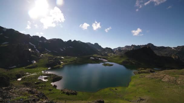 7680X4320 4320P Echte Bergmeer Alpiene Meren Gletsjerbergen Gesmolten Gletsjer Zoetwaterbron — Stockvideo