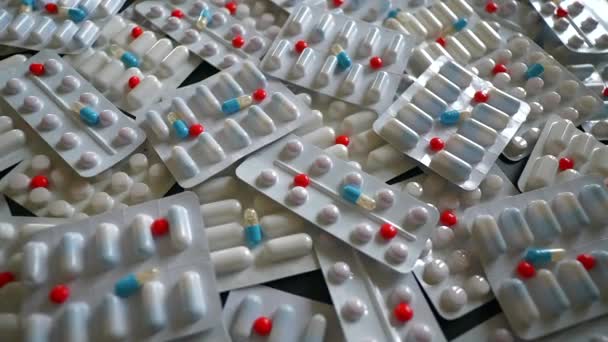 7680X4320 Ανάμεικτα Φάρμακα Στη Συσκευασία Τους Και Ανοιγμένα Χάπια Και — Αρχείο Βίντεο
