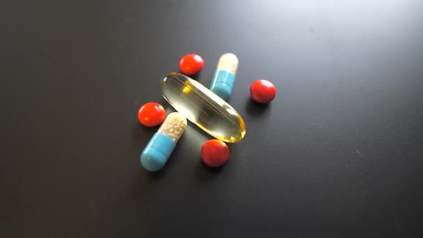 7680X4320 Mixed Medicamentos Embalaje Abrido Píldoras Paquetes Medicamentos Adicción Medicina — Vídeo de stock