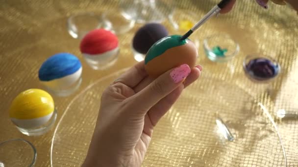 7680X4320 Woman Pintura Easter Eggs Cultural Símbolo Easter Traditional Colorido — Vídeo de Stock