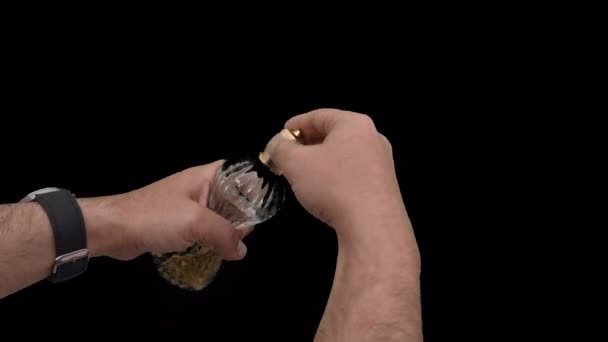 Man Pours Cologne His Hand Matte Alpha Channel 7680X4320 Yellow — ストック動画