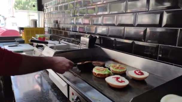7680X4320 Burgers Cooking Burger Shop Chef Working Fatty Patties Hamburger — стоковое видео