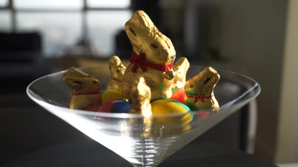 7680X4320 Easter Bunny Chocolates Eggs Colorful Paschal Objects Glass Bowl — Stock Video