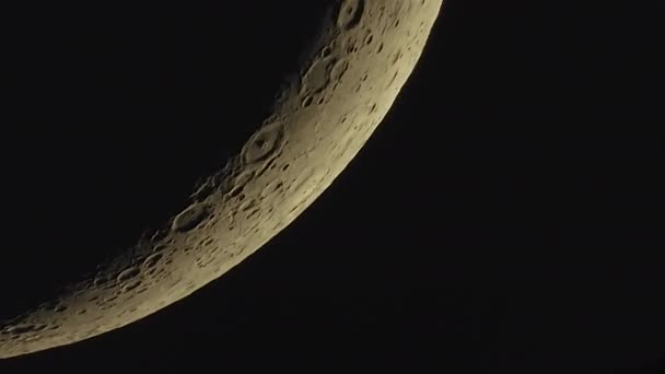 7680X4320 60P60 Fps 太陽系衛星衛星衛星惑星軌道上昇月の上昇クレーターの影上昇占星術天文学月の暗い黒抽象カレンダー三日月の始まり神秘的な空の黄昏最高の畏敬 — ストック動画