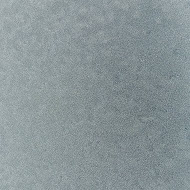 Arabanın metal yüzeyinde gri bir bulanıklık var. Tasarım için soyut arkaplan ve doku.