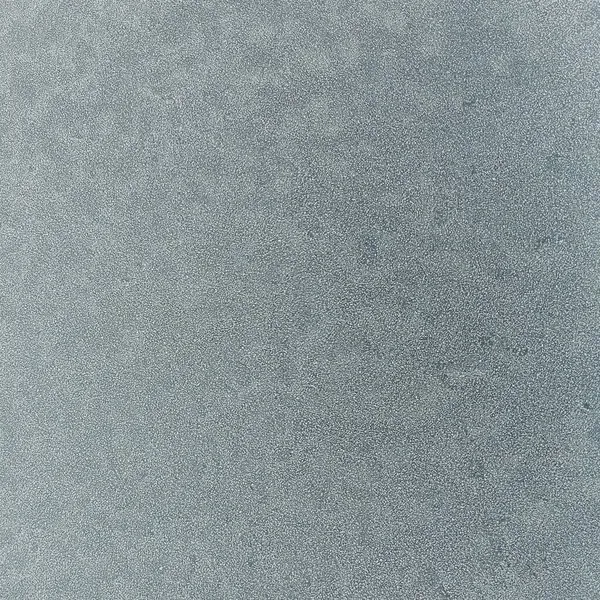 Escarcha en la superficie metálica del coche con un efecto de desenfoque gris. Fondo abstracto y textura para el diseño. — Foto de Stock