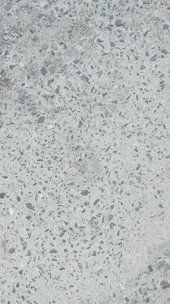 Pebbles, pedra esmagada no quintal de cimento. Sujo rachado velho grunge vintage luz cinza concreto e textura de cimento velho. — Fotografia de Stock
