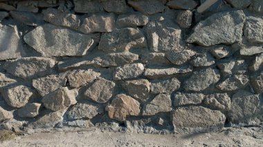 Taş duvarın bir parçası, arka plan ya da doku için. Taş bir duvarın dokusu. Arkaplan ya da doku olarak taş duvar.