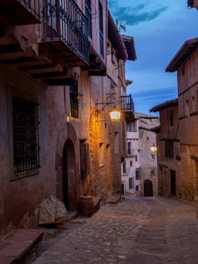Albarracn, Teruel vilayetinin nüfusu gece görüldü.