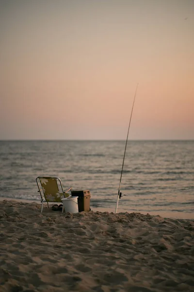 Sentado Pólo Pesca Costa Durante Pôr Sol Nenhum Homem Pescadores — Fotografia de Stock