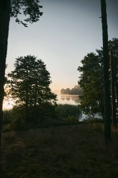 Západ Slunce Mlhou Kašubském Jezeře Vesnice Polsku Venkovské Dobrodružství Během — Stock fotografie