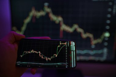 Ekonomik göstergeler ve grafikler arka planda saat ve grafik ile. Mali risk yönetimi ve ön ödeme oranı kavramı. İş fikri ya da yatırım tasarımı için uygun. Soyut finansal grafik.