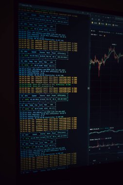 Ekonomik göstergeler ve grafikler arka planda saat ve grafik ile. Mali risk yönetimi ve ön ödeme oranı kavramı. İş fikri ya da yatırım tasarımı için uygun. Soyut finansal grafik.