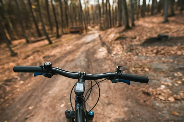 Top View Mountain Bike Handlebar Blurred Cross Country Forest Road — Stockfoto