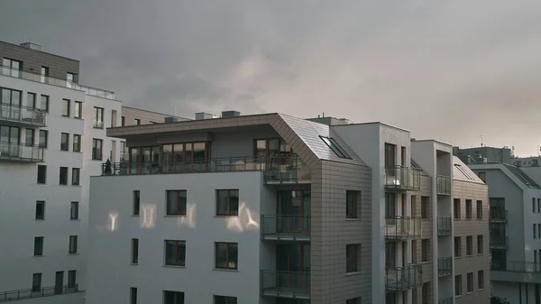 Egy Modern Társasház Külseje Környezeti Fenntartható Zöld Lakóépületekkel Rendelkező Lakóövezet — Stock Fotó