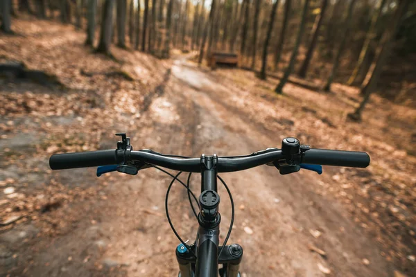 Top View Mountain Bike Handlebar Blurred Cross Country Forest Road — Stockfoto