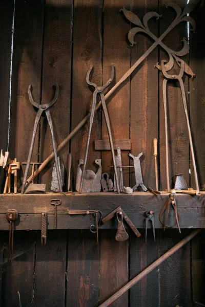 Eisenwaren Und Werkzeuge Der Schmiede Das Innere Einer Alten Schmiede — Stockfoto