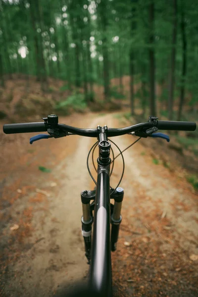 Inga Händer Cyklist Ridning Skogen First Person — Stockfoto